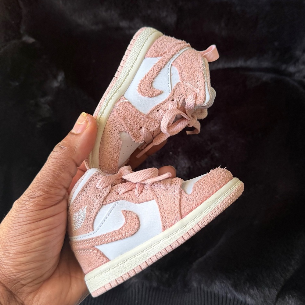 Jordan Kids Retro 1 Sneakers in Pink and White